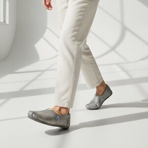 womens silver and gray woven toms size 7.5